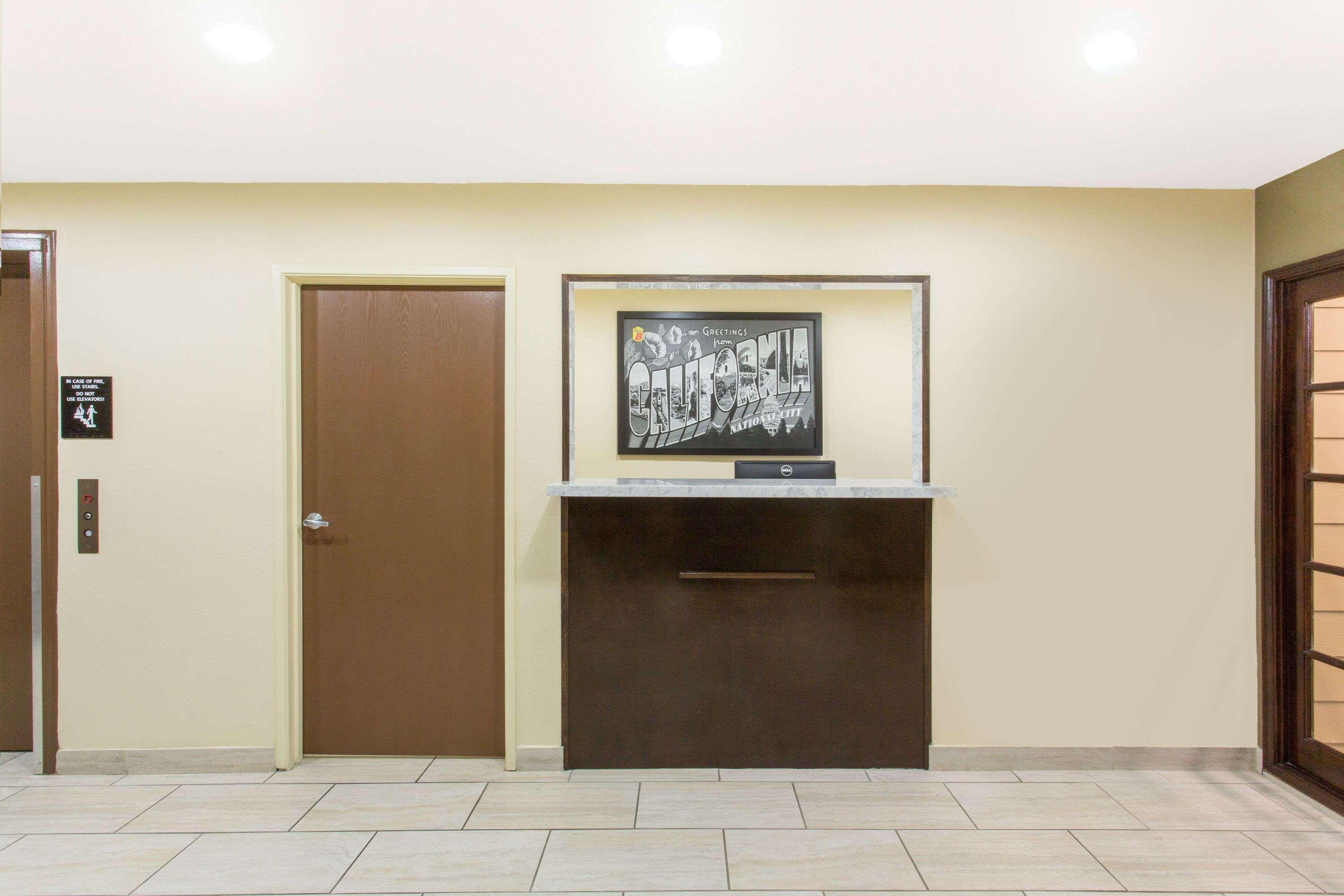 Super 8 By Wyndham National City Chula Vista Ngoại thất bức ảnh