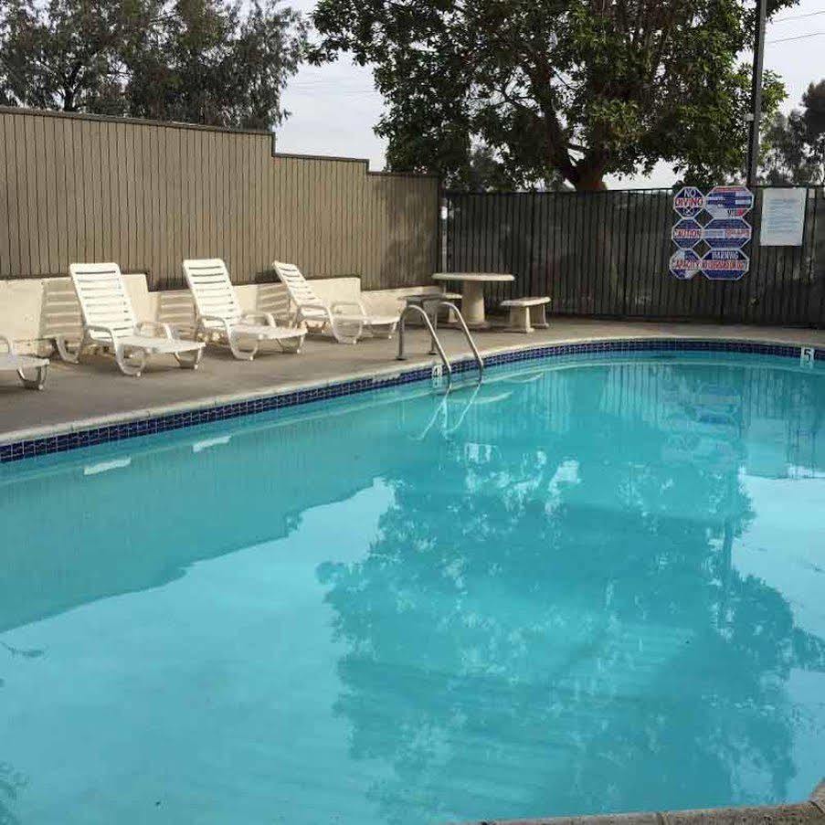Super 8 By Wyndham National City Chula Vista Ngoại thất bức ảnh